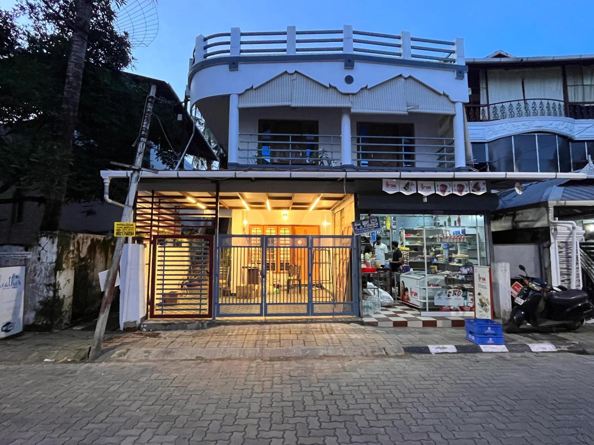 Heather Home Stay Kochi Bagian luar foto