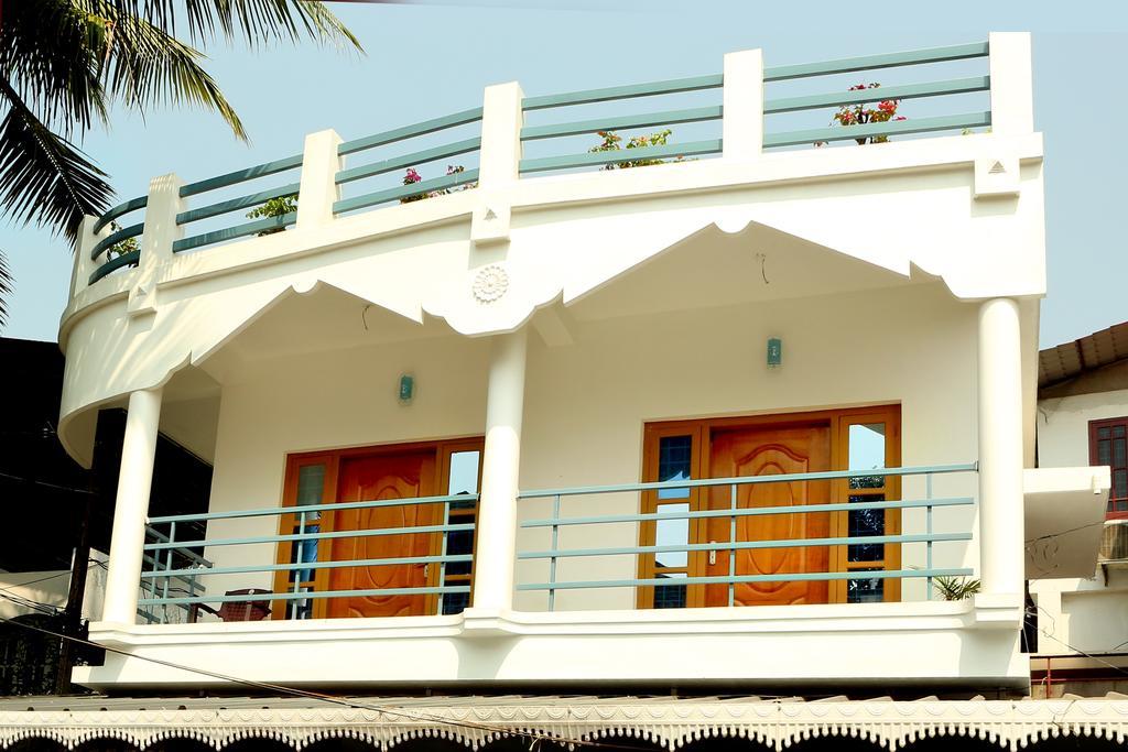 Heather Home Stay Kochi Bagian luar foto