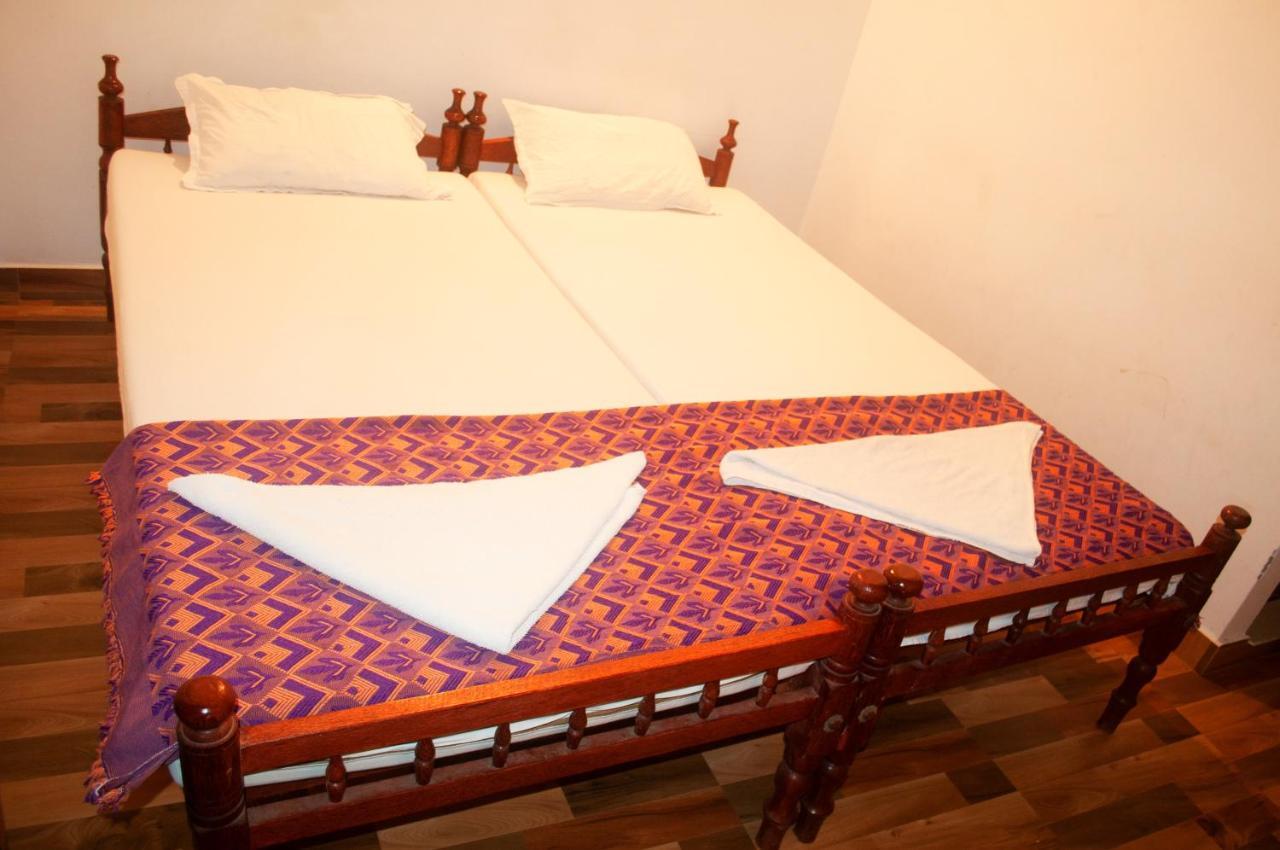 Heather Home Stay Kochi Bagian luar foto